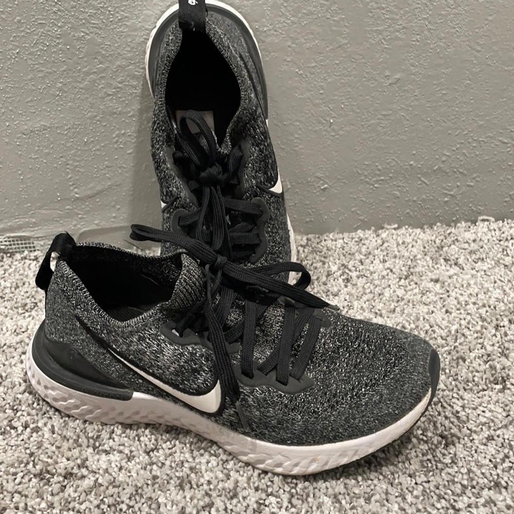 Girls Nike shoes size 3.5 y